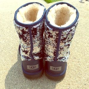 [UGG] Silver Blue Sequins Size 9